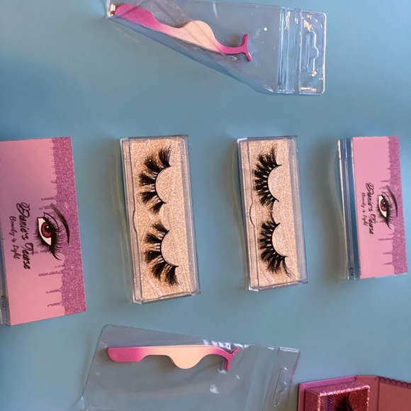 ๐ฆSultry butterfly Lashes๐ฆ metal applicator - Picture 3 of 5
